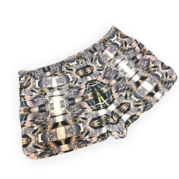 INTERMIX 100% Purple Printed Silk Printed Shorts
| Size: M | - Picture 9 of 11
